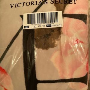 VICTORIA’S SECRET THROW